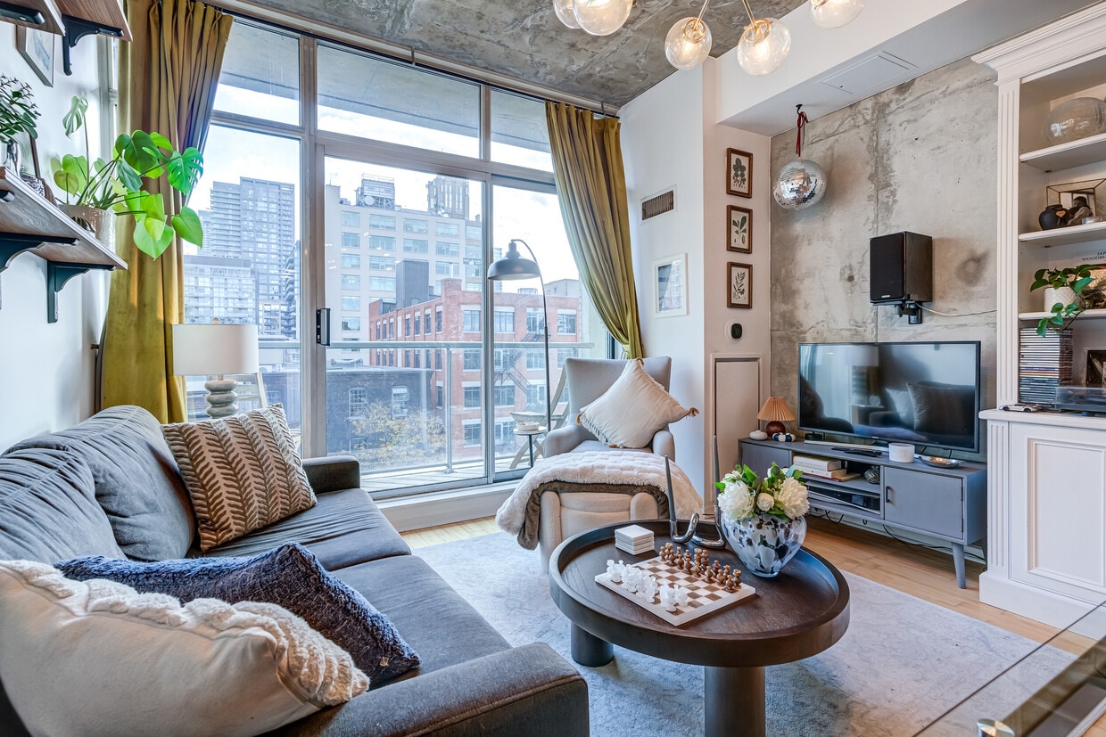 Primary Photo - 388 Richmond St W