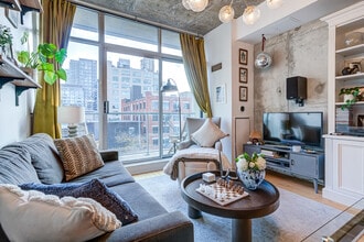 Building Photo - 388 Richmond St W