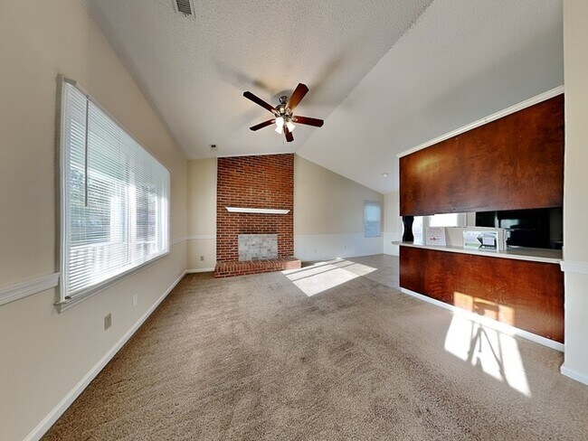 Building Photo - 5205 Chelsey Ln