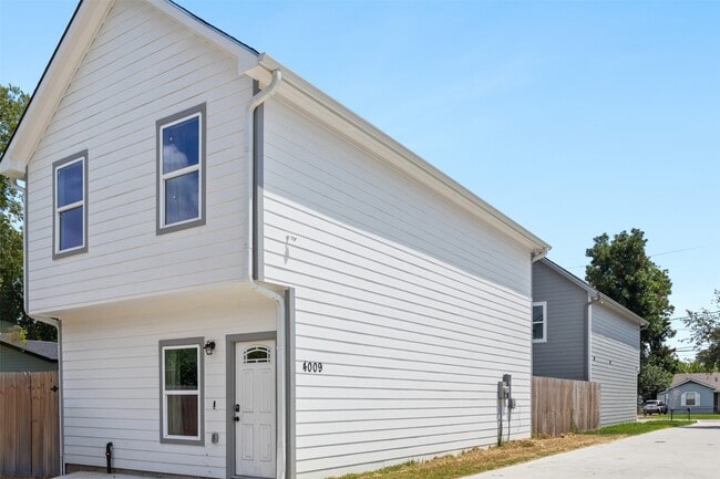 Building Photo - 4009 King St