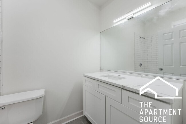 Foto del edificio - Huge 3 bedroom Unit in Logan Square