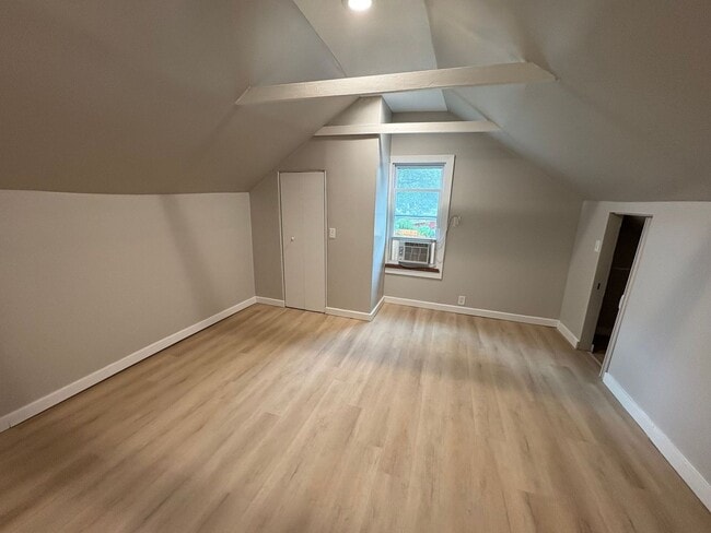 Foto del edificio - 7127 Deveny Ave