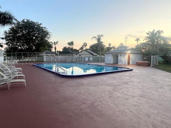 Foto del edificio - 738 SW 9th St