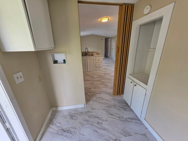 Building Photo - 675 Tallow St