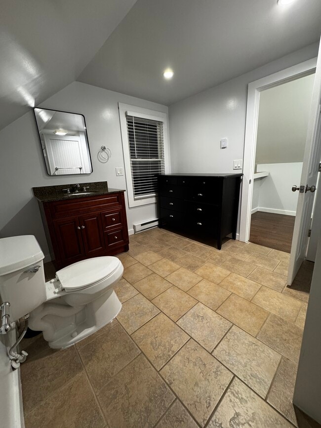 Building Photo - 32 Center St