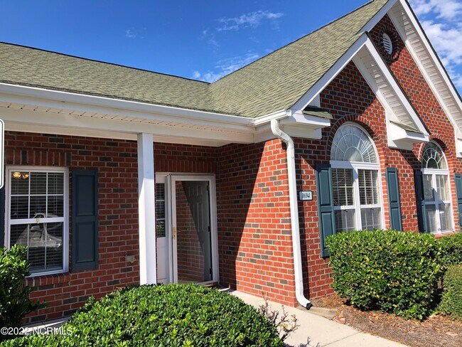 Building Photo - 1694 Honeybee Ln