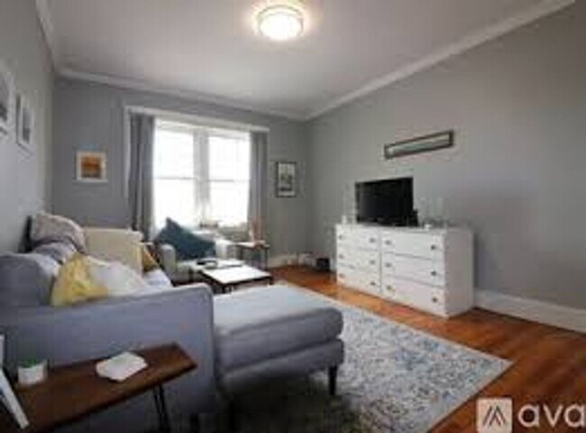 Building Photo - Large Unit on Washington Sq. Heat and Hot ...