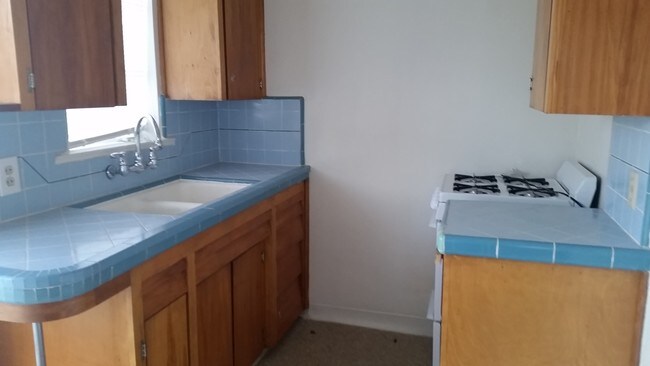 Kitchen - 114 Warren Ave