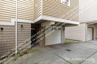 Building Photo - 1023 NE 123rd St