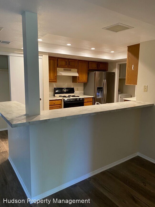 Foto del edificio - 3 br, 2 bath House - 254 E. Fern Ave. # 211