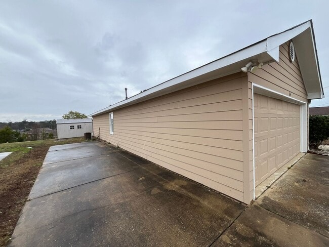 Building Photo - Georgetown Subdivision! Available now.