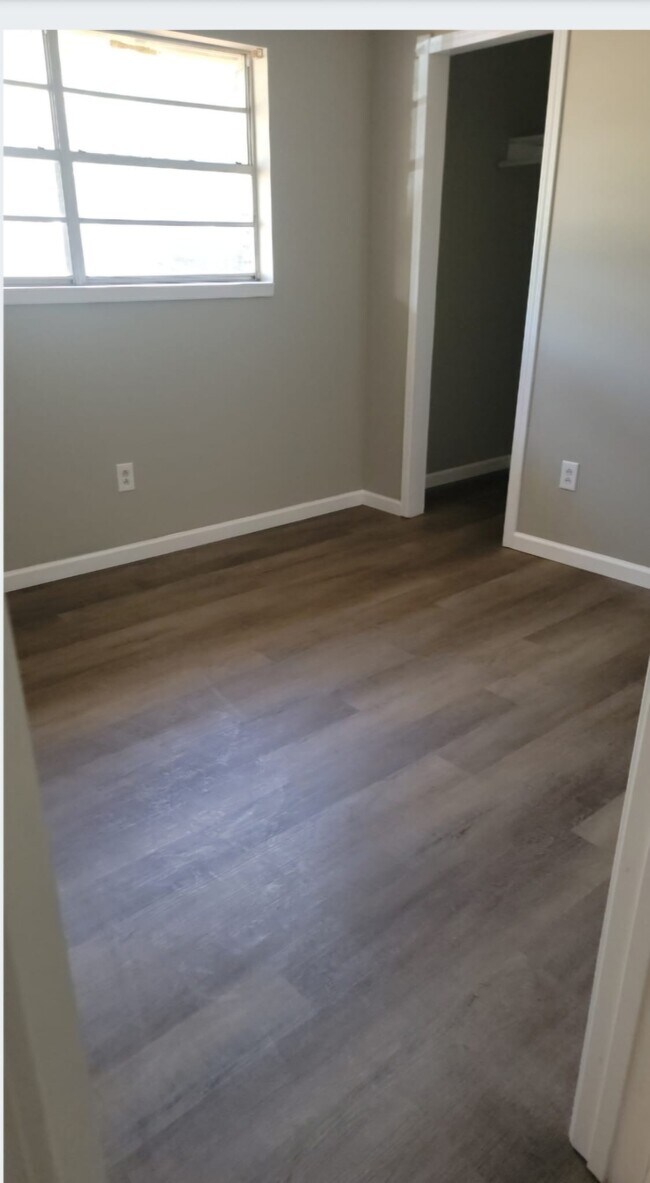 Foto del edificio - 2110 Miller St