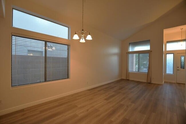 Building Photo - 2032 W Agrarian Hills Dr