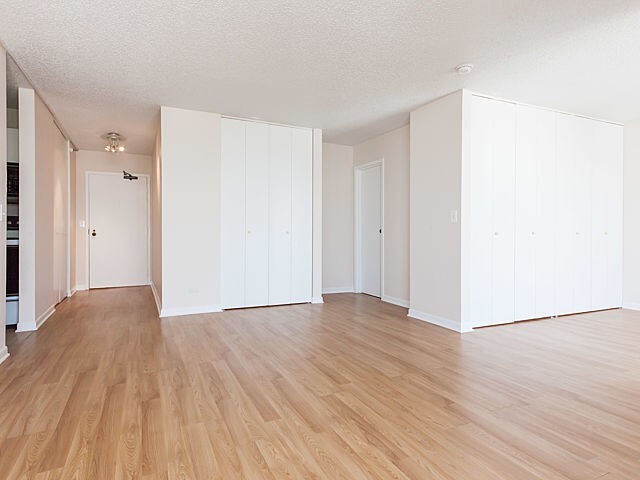 Building Photo - 1214 N La Salle Dr