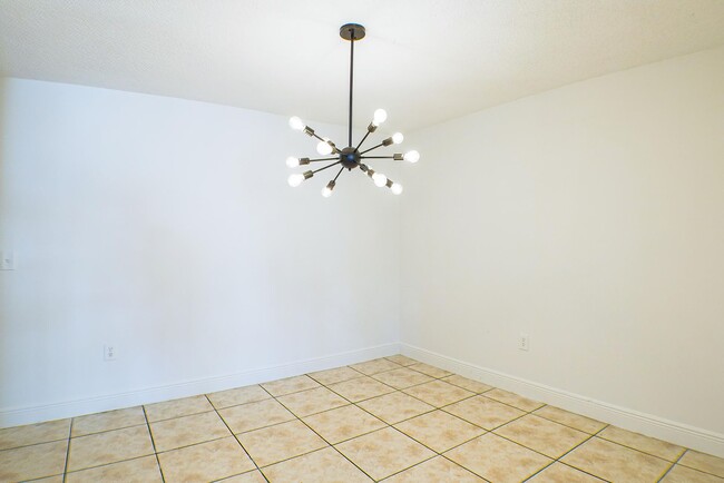 Foto del edificio - Cozy 2 beds 1 bath apartment in Fort Myers