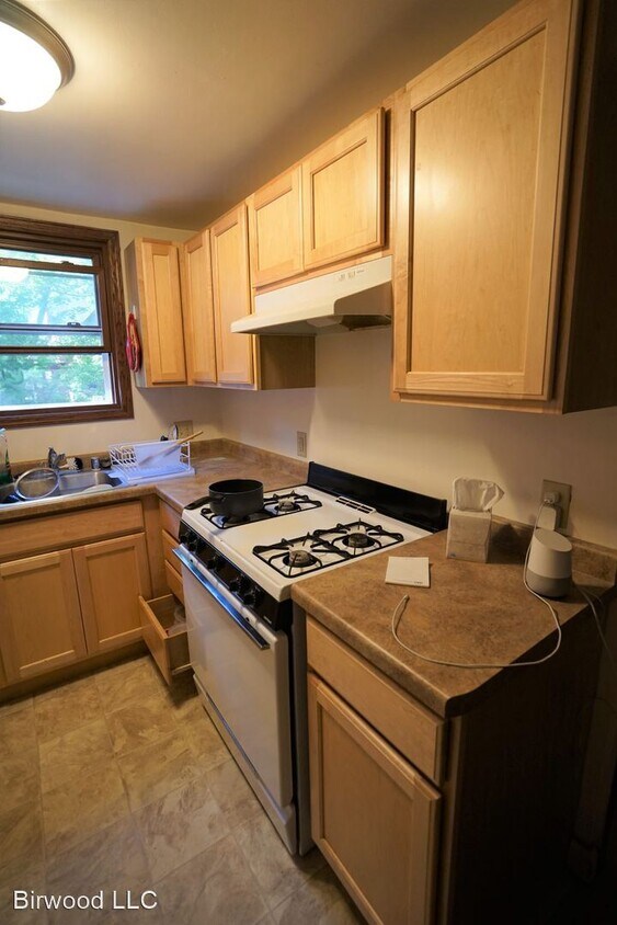 Building Photo - 154 Division St