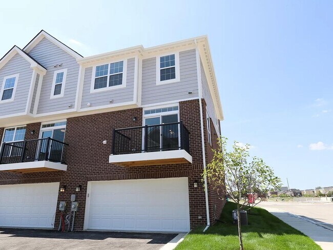 Foto del edificio - Beautiful 3 Bedroom TownHome in Cherry Hil...