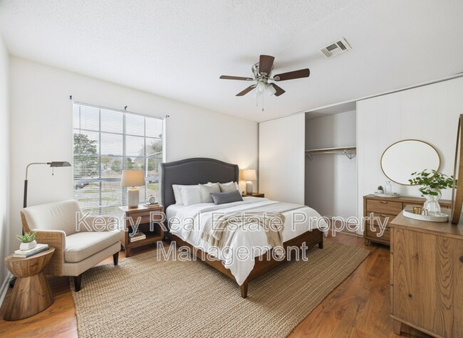 Foto del edificio - 407 Fox Run Ave
