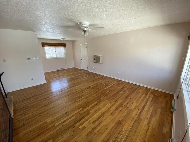 Building Photo - 6921 Manhattan Lane