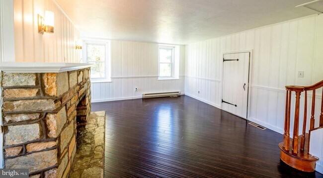 Building Photo - 2153 Old Lincoln Hwy