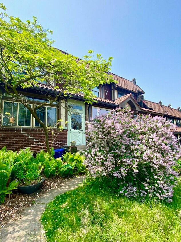 Foto principal - 1634 Denniston St