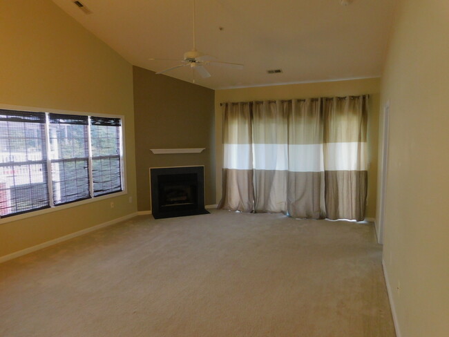 Foto del edificio - Lovely 2 Br / 2Ba Condo in Morrisville! Av...