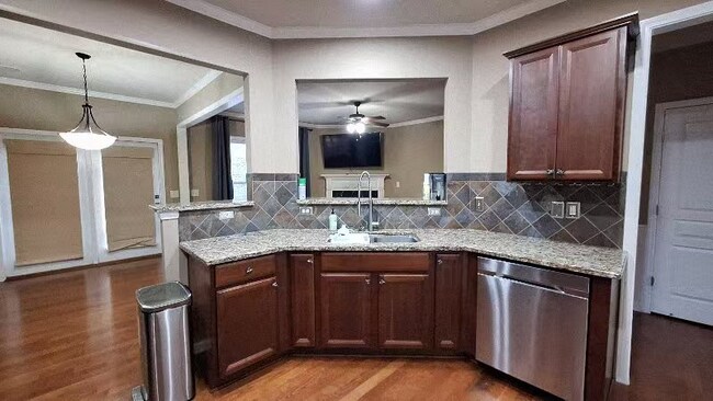 Foto del edificio - 3104 Cross Creek Dr