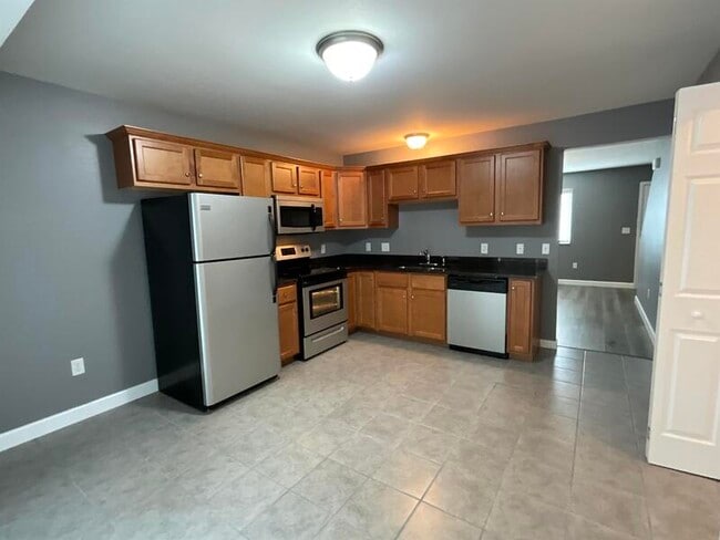 Building Photo - 700-704 Fountain View Dr