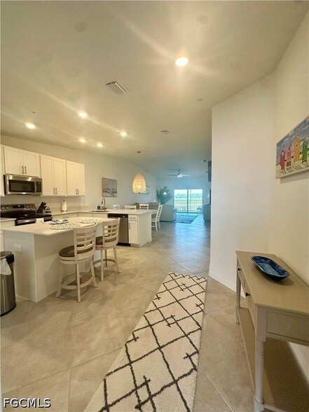 Building Photo - 15265 Grn Acrs Ave