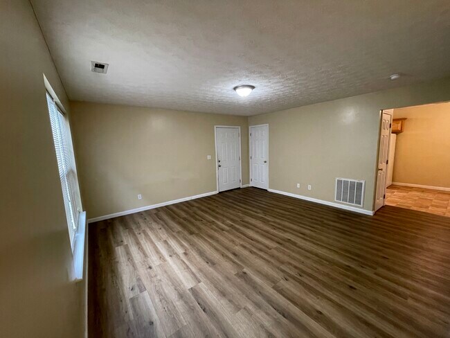 Building Photo - 2514 3rd Ave