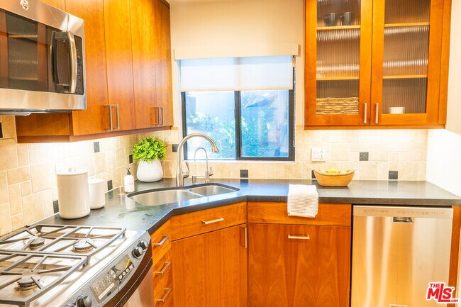 Foto del edificio - 880 Hilldale Ave