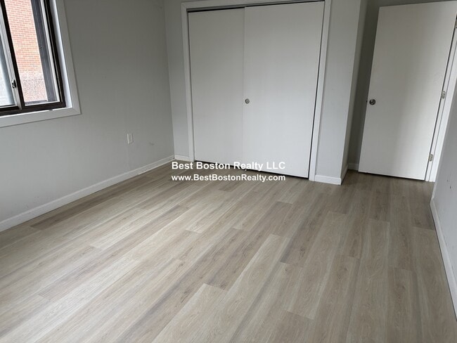 Building Photo - 714 Winthrop Ave