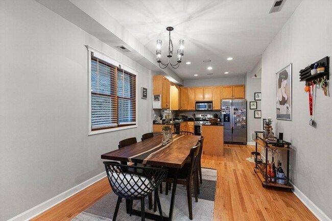 Foto del edificio - Prime 2 bed condo in old town