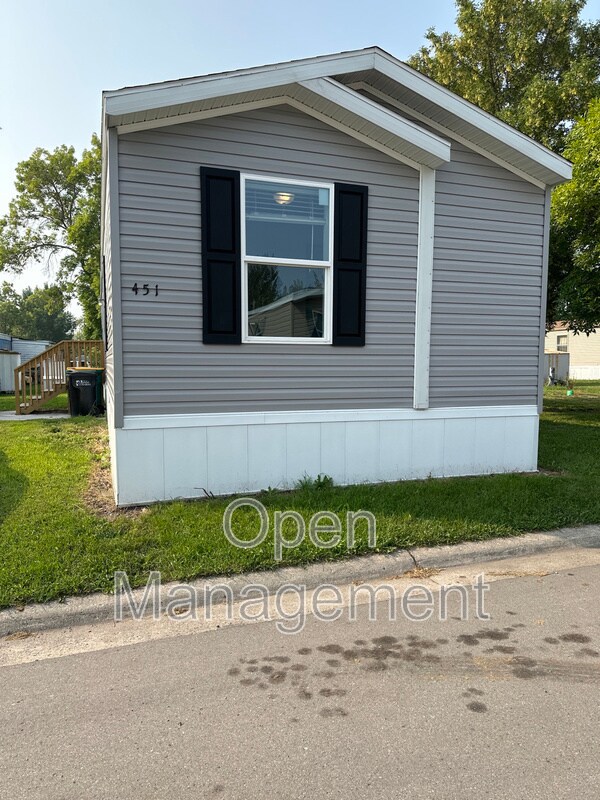 Foto del edificio - 451-2 1/2 2 1/2 Ave E