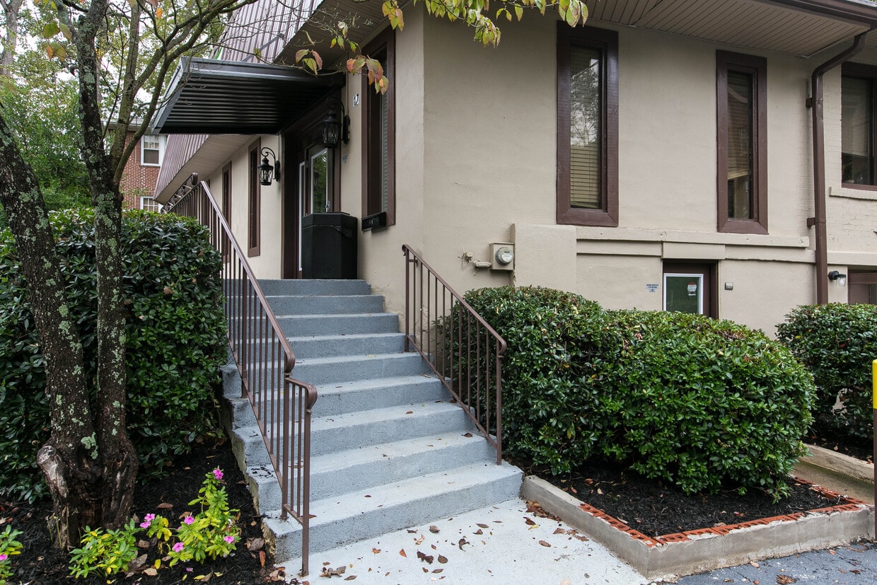 The Residence at 1743 N Decatur - The Residence at 1743 N Decatur