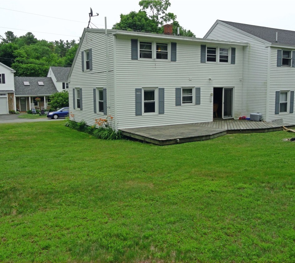 9 Oak Ave Unit 1, Freeport, ME 04032 Apartments in Freeport, ME
