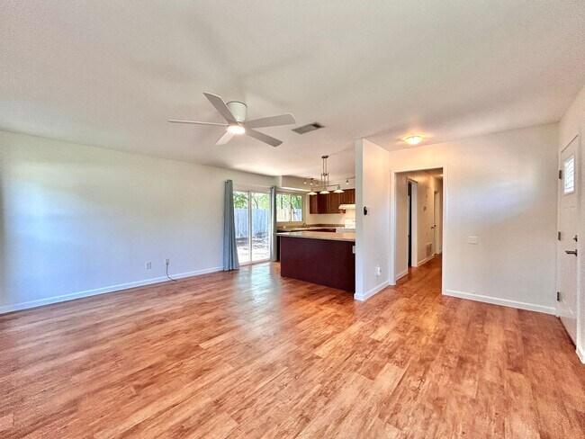 Foto del edificio - 6478 Hart Ln