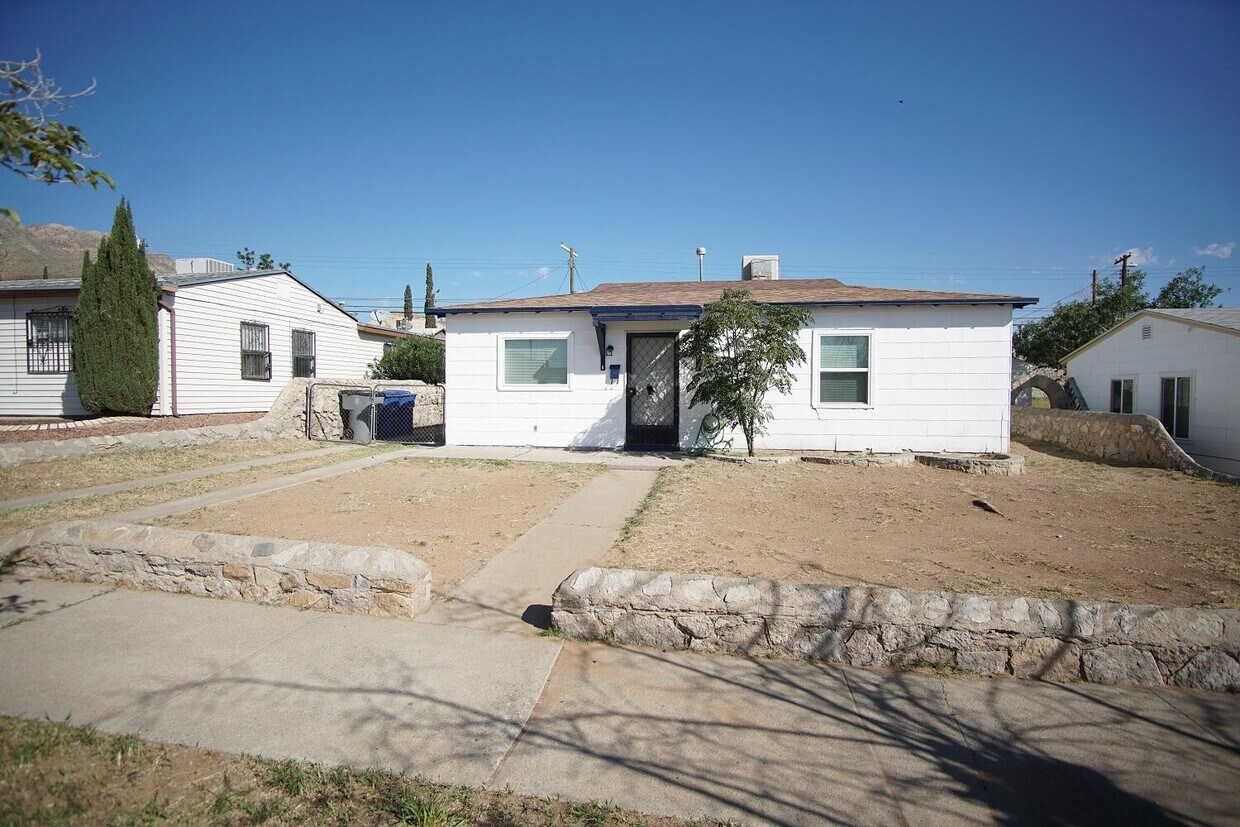 2529 Mountain Ave El Paso Tx 79930 House For Rent In El Paso Tx Apartments Com