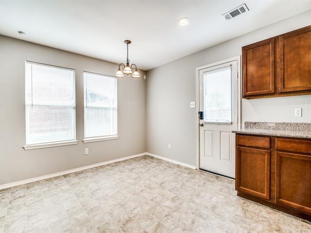 Foto del edificio - 311 Mistflower Ln