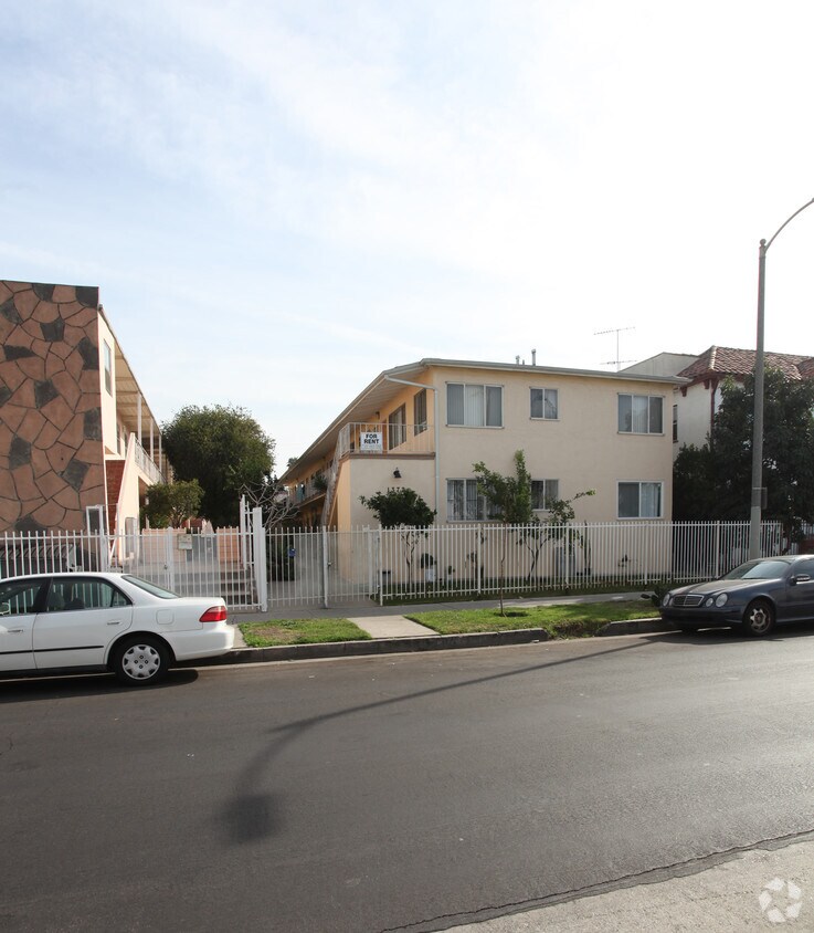 Primary Photo - 1372 N Serrano Ave