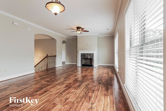 Foto del edificio - 5179 Meadow Lake Cir