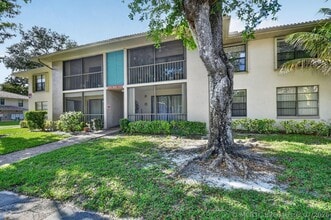 Building Photo - 9810 Pineapple Tree Dr
