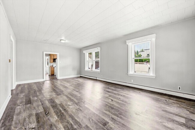 Foto del edificio - Student Rental next to WCU Campus | 3 Bed Single Family Home w/ Covered Front Porch, Yard & Basem...