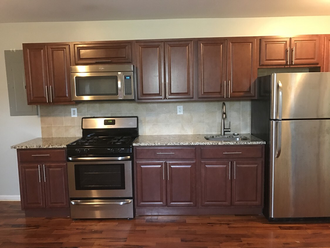 Foto principal - 839 Morris Park Ave