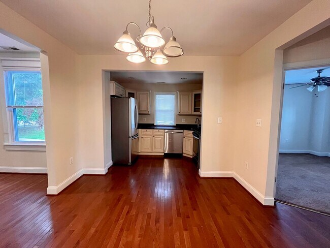 Foto del edificio - Newly Upgraded 4BR/3 Bathrooms Single-Fami...