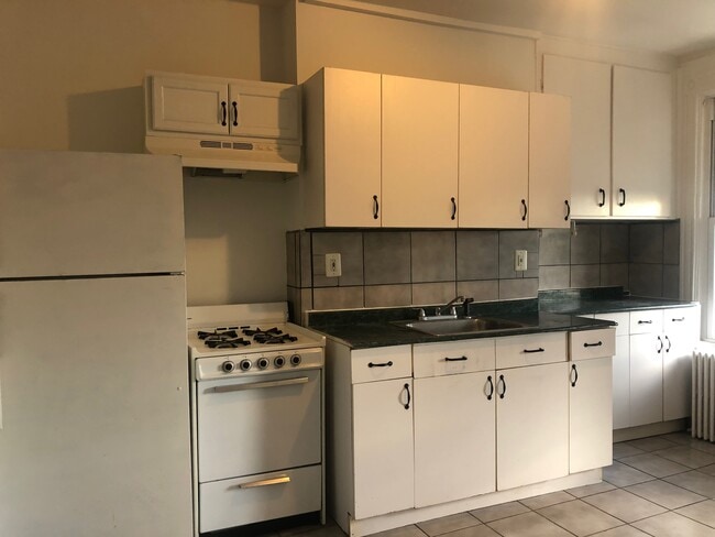 Kitchen - 723 17th St