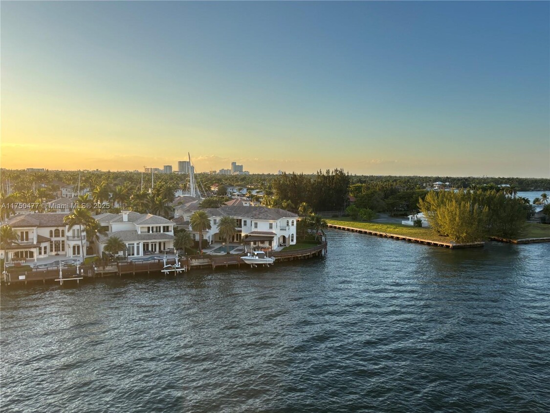 Primary Photo - 1400 S Ocean Dr