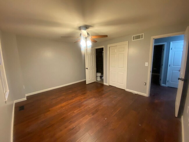 Building Photo - 103 Cooper Place - 2 Bedroom - 2.5 is a St...