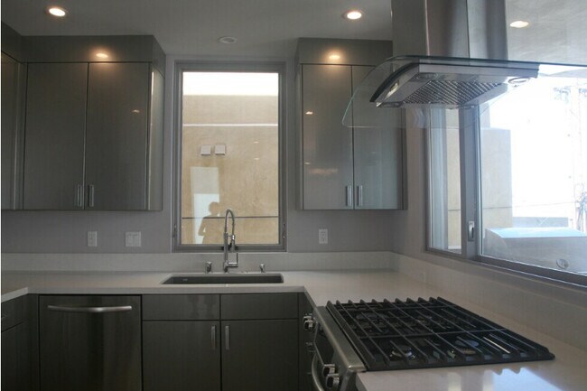 Foto del edificio - 310 16th Pl
