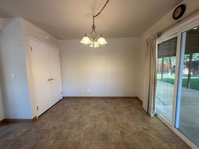 Foto del edificio - Beautiful 4 Bedroom Home with RV Access